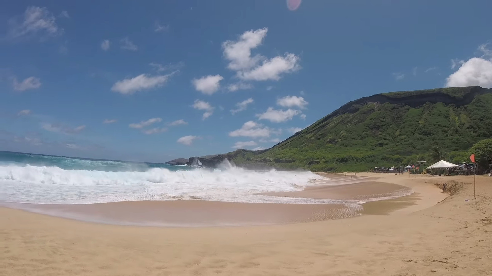 the-unsettling-reason-this-hawaiian-beach-has-such-a-horrifying-nickname